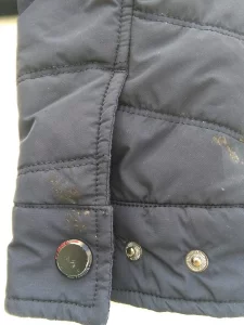 Куртка демисезонная со съемным капюшоном .