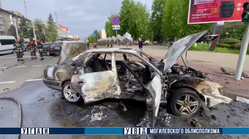После столкновения автомобиль загорелся. ДТП в Бобруйске
