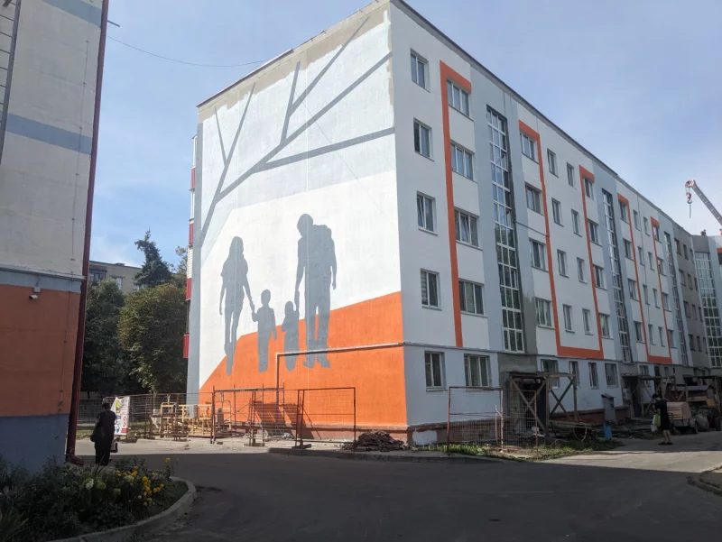 Фотофакт: муралы рядом с городским парком