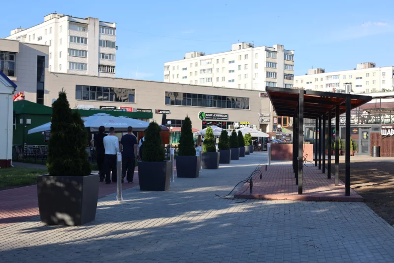 В Бобруйске благоустраивают место отдыха под открытым небом