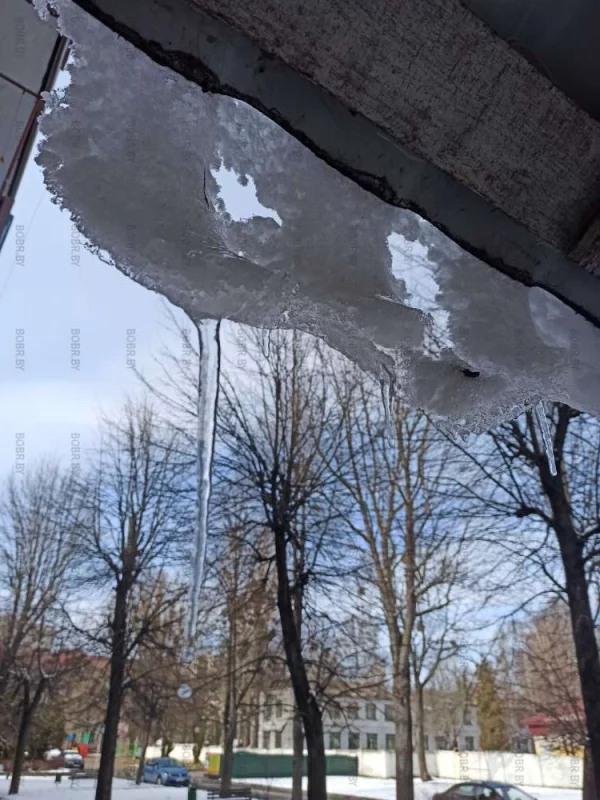Чудеса природы, сосульки в городе Бобруйске 3 апреля.