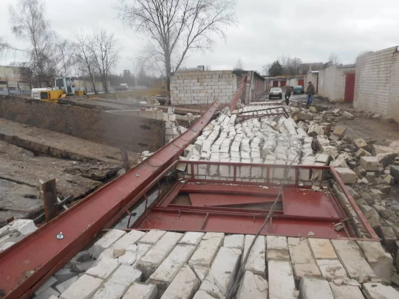 Обрушение гаражей