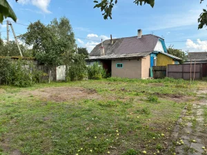 Полдома