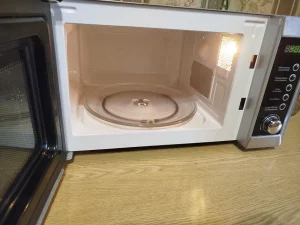 Микроволновку продам