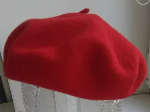 Комплект : берет "TONAK" (Чехия) и платок