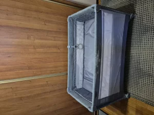 Кроватку-манеж двухярусную продам