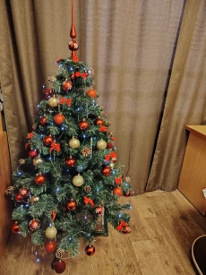 Продам ель искусственная на подставке 1.5 метра