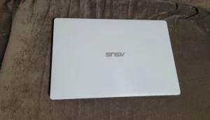 Ноутбук ASUS