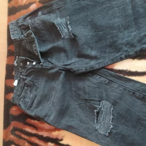 Джинсы мужские