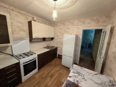 Квартиру, 2 комн., 61 м², этаж 2 из 4