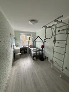 В продаже трехкомнатная квартира с ремонтом