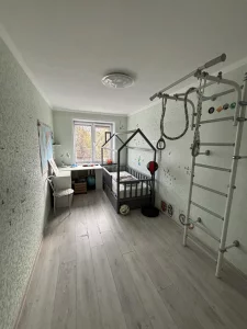 В продаже трехкомнатная квартира с ремонтом