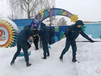 Спасатели освободили санаторий «Радуга» от снега