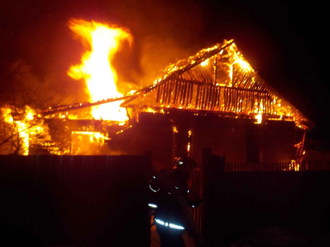 В Бобруйске при пожаре на улице Урожайной погибла женщина