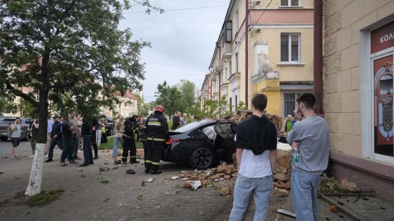 В Бобруйске на перекрестке улиц Минской и Социалистической произошла авария ОБНОВЛЕНО: фото, видео