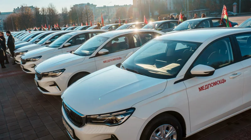 Бобруйск, Могилев и районы получили ключи от 47 новых автомобилей медпомощи