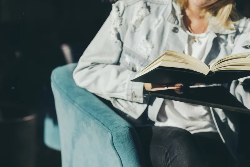 Смотрим в кино и читаем дома: подборка книг и графических романов, экранизированных в 2024