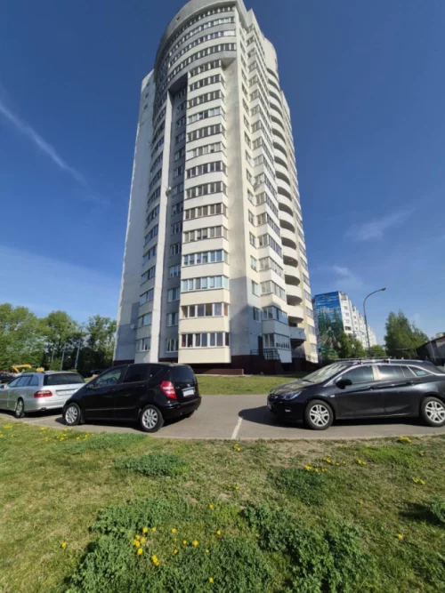 3-комнатная квартира по пр-ту Строителей, д. 18