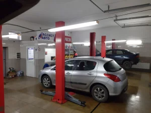 На СТО требуется автослесарь