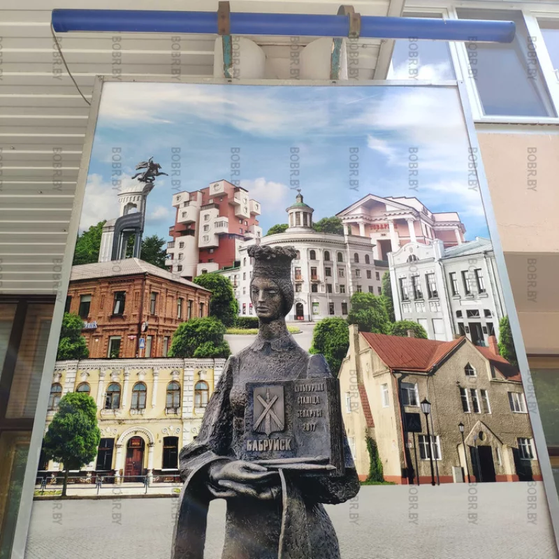 Выставочный зал. В список достопримечательностей города, начали включать даму с ДК шинников.