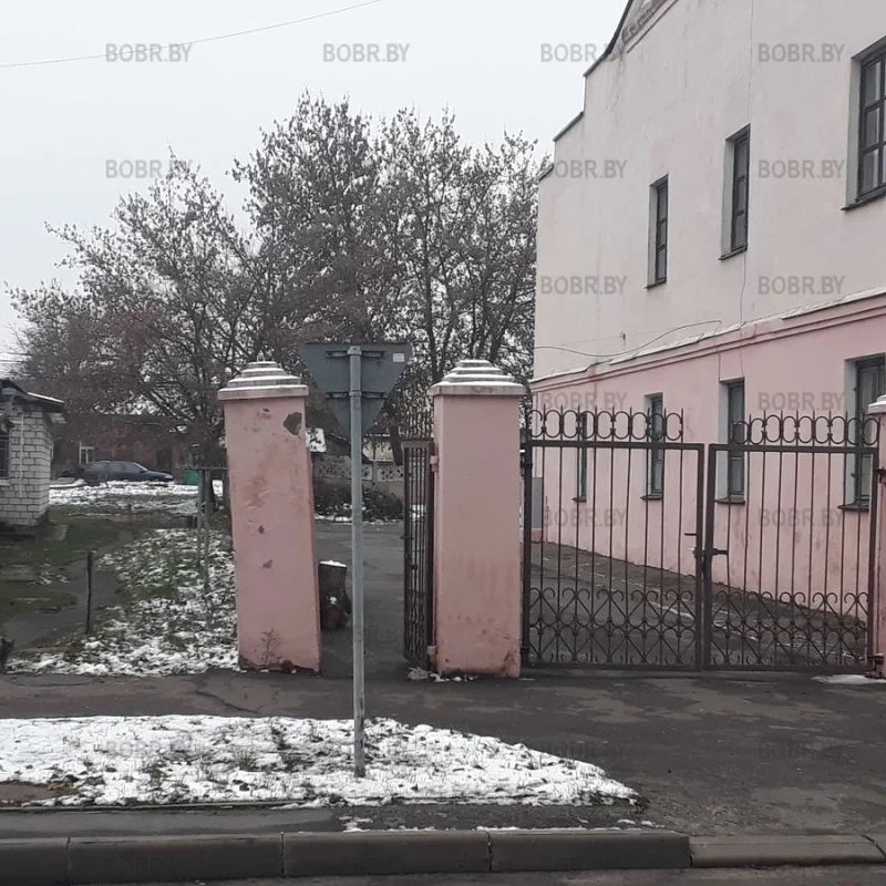 Даже у столба есть право-налево