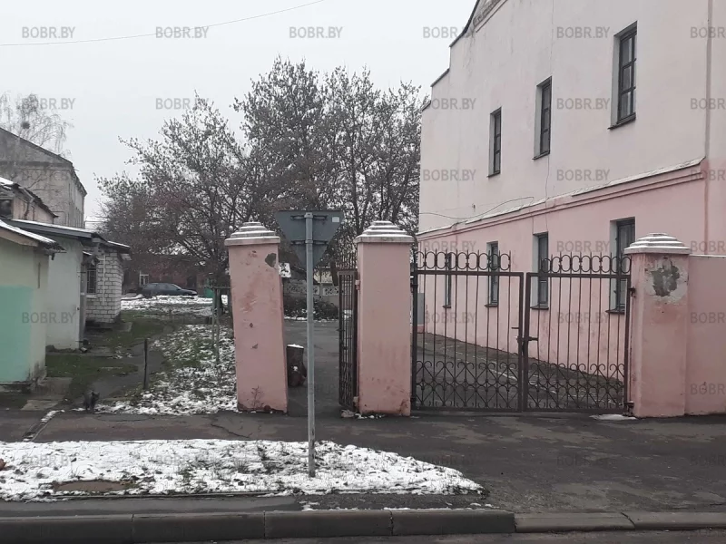 Даже у столба есть право-налево