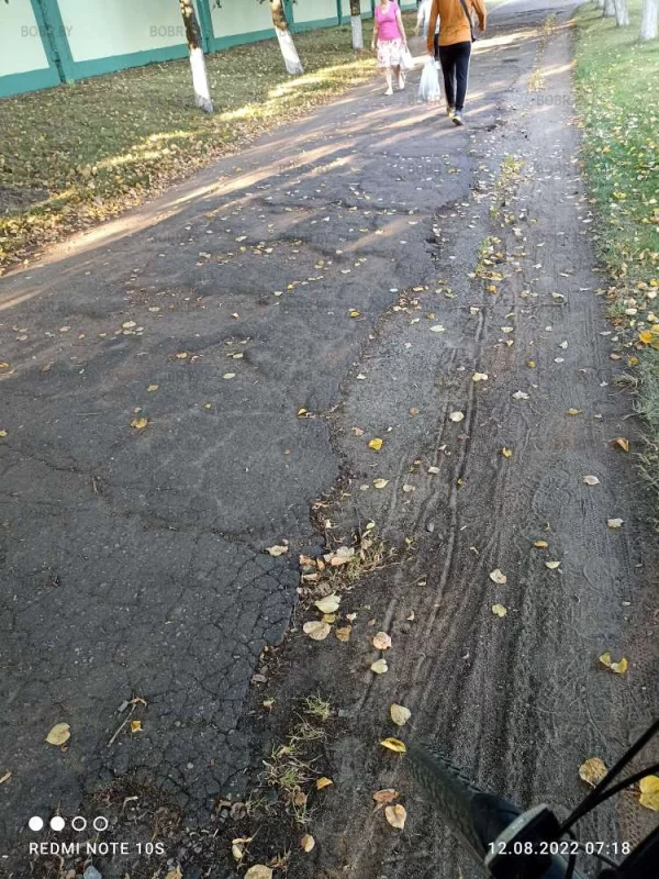 Тротуар на Агромаша, можно ноги сломать и колёса оставить.