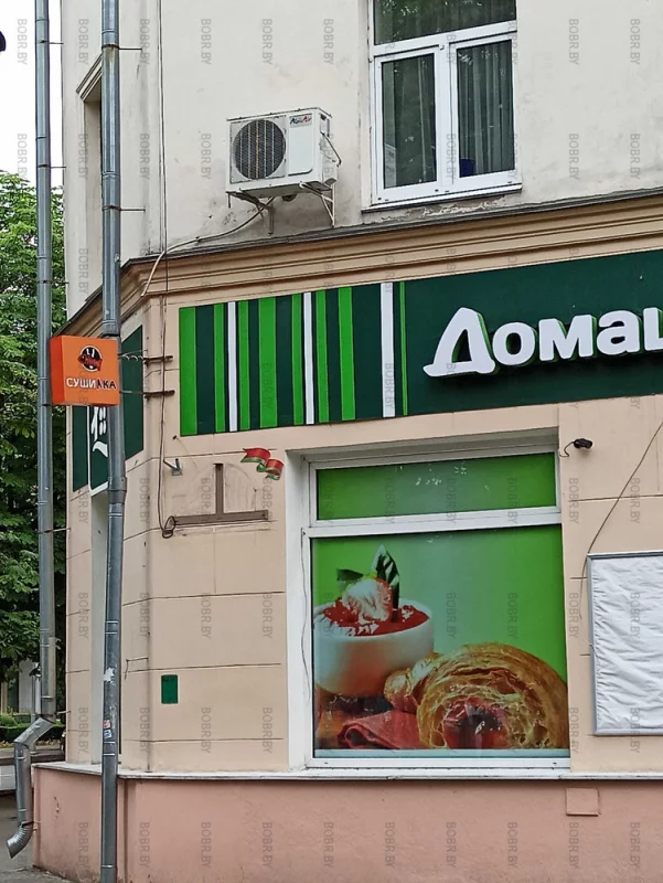 В чем проблема, что на площади отсутствуют номера домов? Делать их не спешат совершенно...