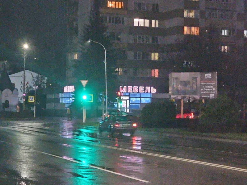 Вместо легендарного магазина "Радуга" теперь мебельный