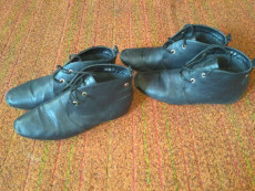 Две пары ботинок: на 36 и 37 размер ноги