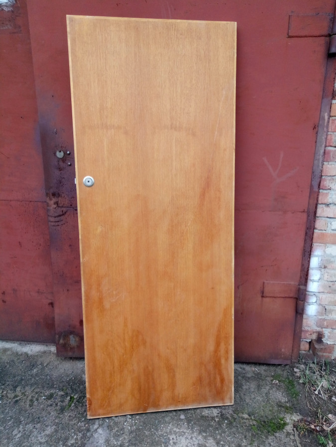 Дверь входная деревянная (дубовый шпон)