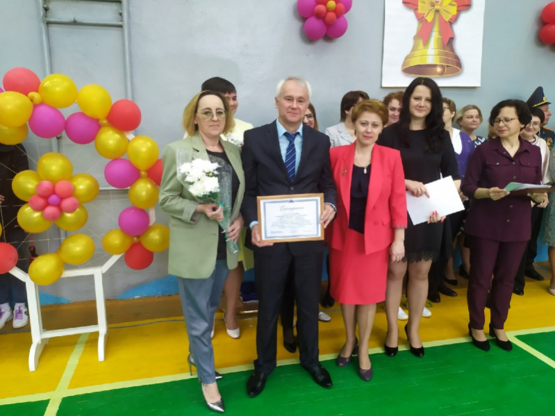 Средняя школа №1 Бобруйска получила сертификат на 1500 рублей от Белгосстраха
