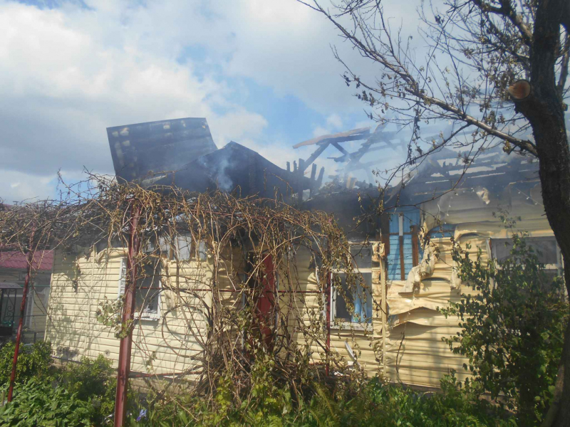 В 1-м переулке 40 лет Октября в Бобруйске горел жилой дом