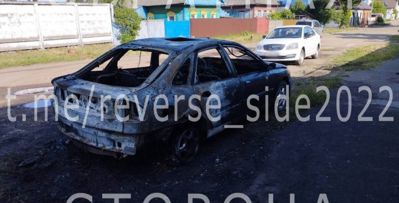 В Бобруйске 19-летний парень случайно сжег чужую машину, задумавшись о несправедливости жизни, и повредил более десятка других авто