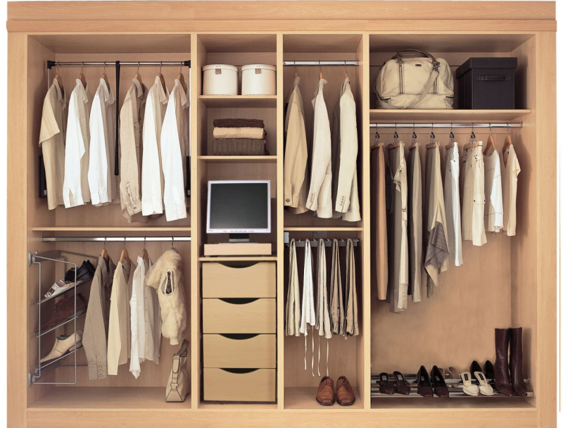 Хранение вещей - встроенный шкаф-купе или гардеробная комната?