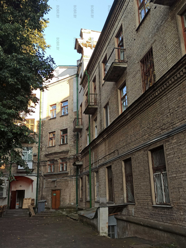 Гостиница Бобруйск со стороны территории гостиницы