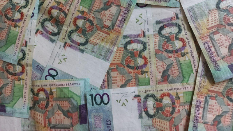 Минимальная зарплата в Беларуси с 1 января вырастет почти на 71 рубль