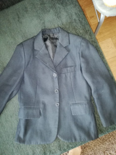 Комплект :пиджак и жилетка р-р 116