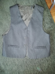 Комплект :пиджак и жилетка р-р 116