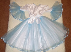 Бальное платье белое с голубым