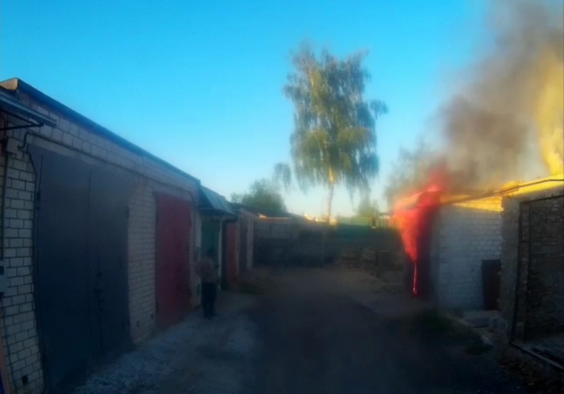 В Бобруйске при пожаре в гараже сгорел автомобиль