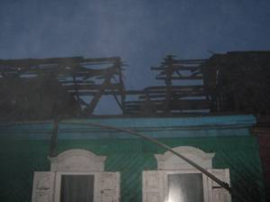 Горела крыша дома по улице Товарной