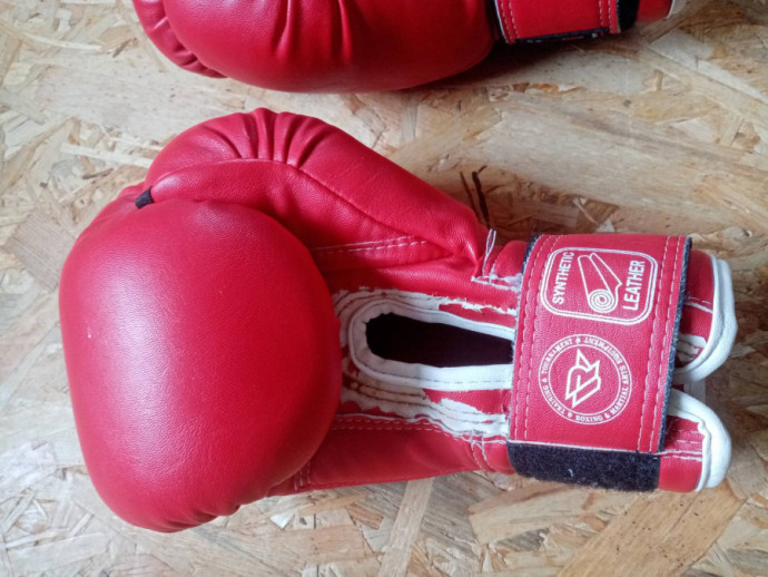 Боксерские перчатки и ленты