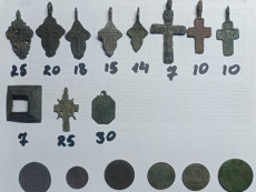 Старинные монеты и крестики
