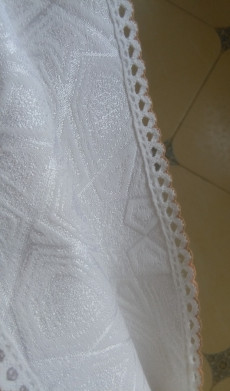 Скатерть белая для овального стола, грязеотталкивающая ткань