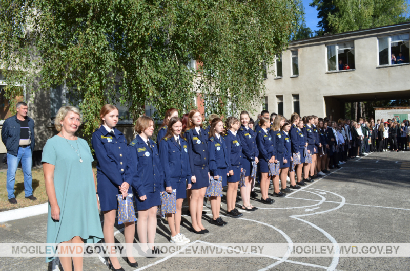 Бобруйские милиционеры поздравили школьников с Днем знаний