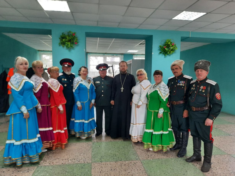 Народный казачий ансамбль «Вольница» выступил с концертом в Ковали