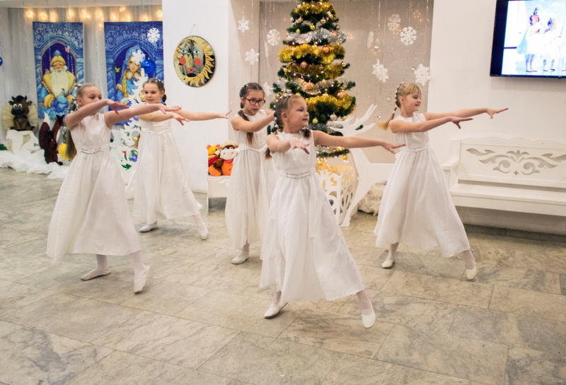 В Бобруйске прошел новогодний отчётный концерт танцевальных студий. Как это было?