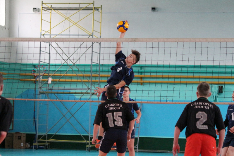 Команда Бобруйска стала второй на первенстве Могилевской области по волейболу среди юношей