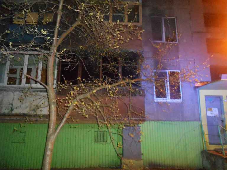 В Бобруйске на Ульяновской горела квартира. Вероятная причина пожара — непотушенная свеча